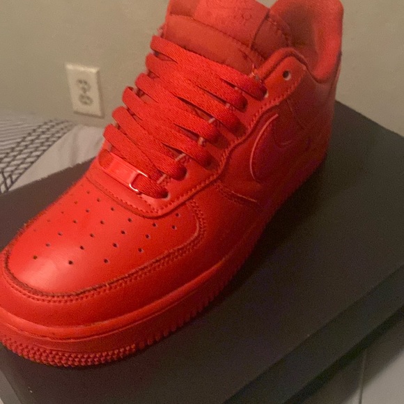 Red AirForce 1 - Picture 1 of 4